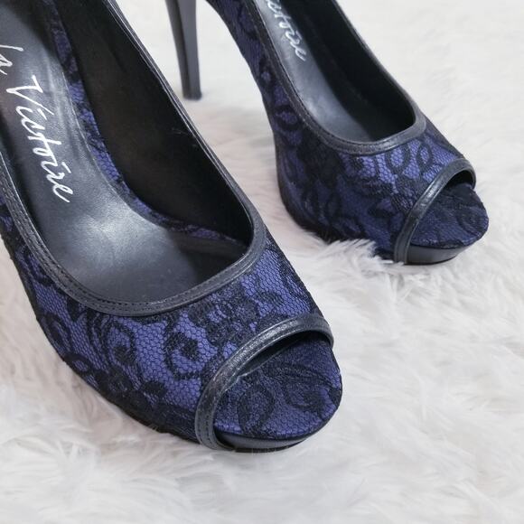 Pour la Victoire Lace Pumps - Picture 2 of 10